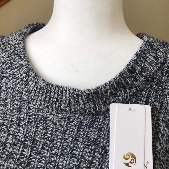 Lint Xin Sweater Sz OS Cable Grey Blk Hea. NWT - Picture 2 of 9